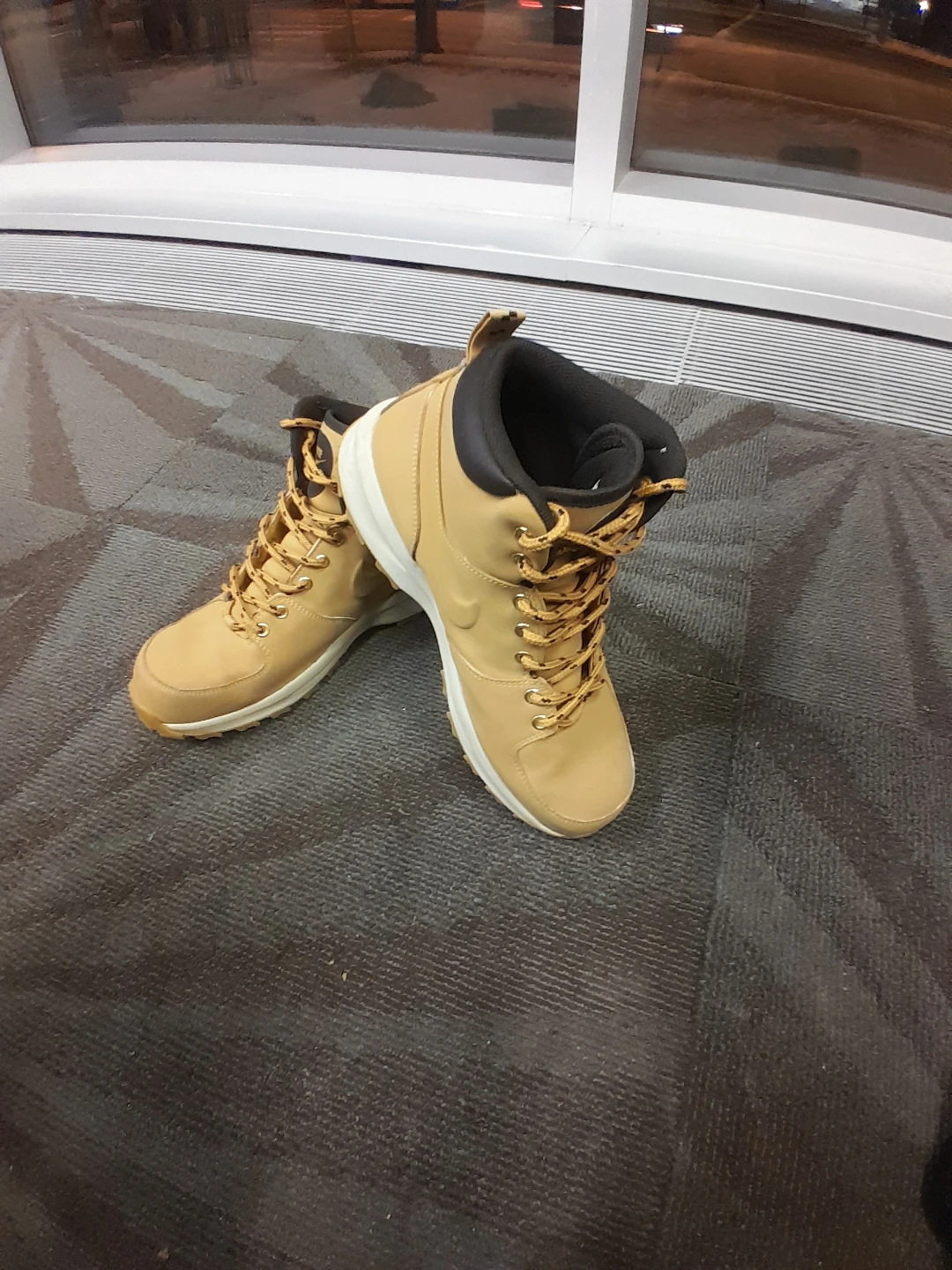Nike Boots - Tan Colour Original Size 9 - photo 2