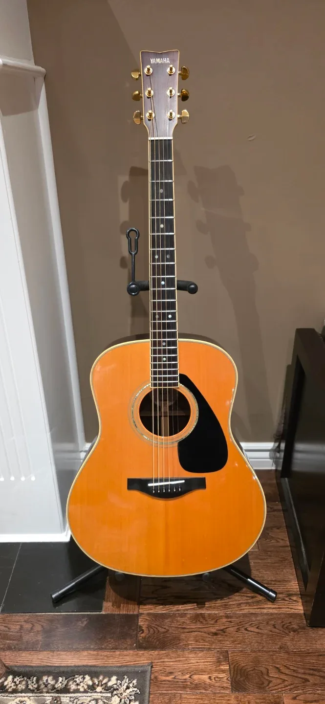Yamaha LL16 Handcrafted Acoustic Guitar