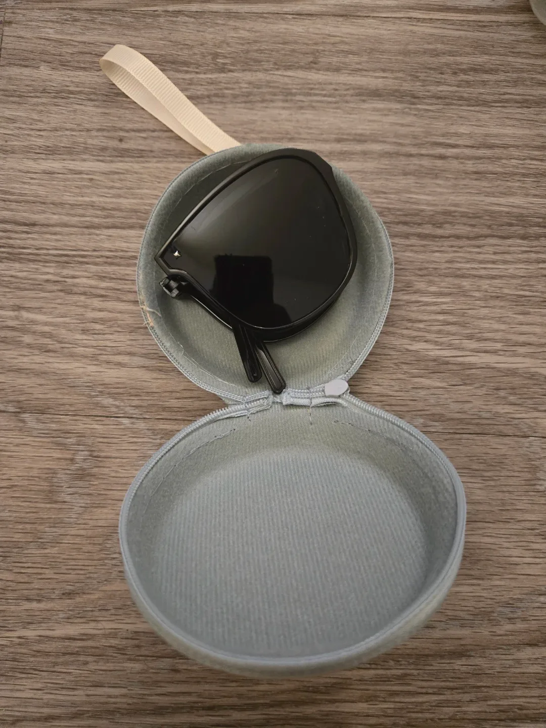 Cute foldable Black Sunglasses with Case image indicator(2)