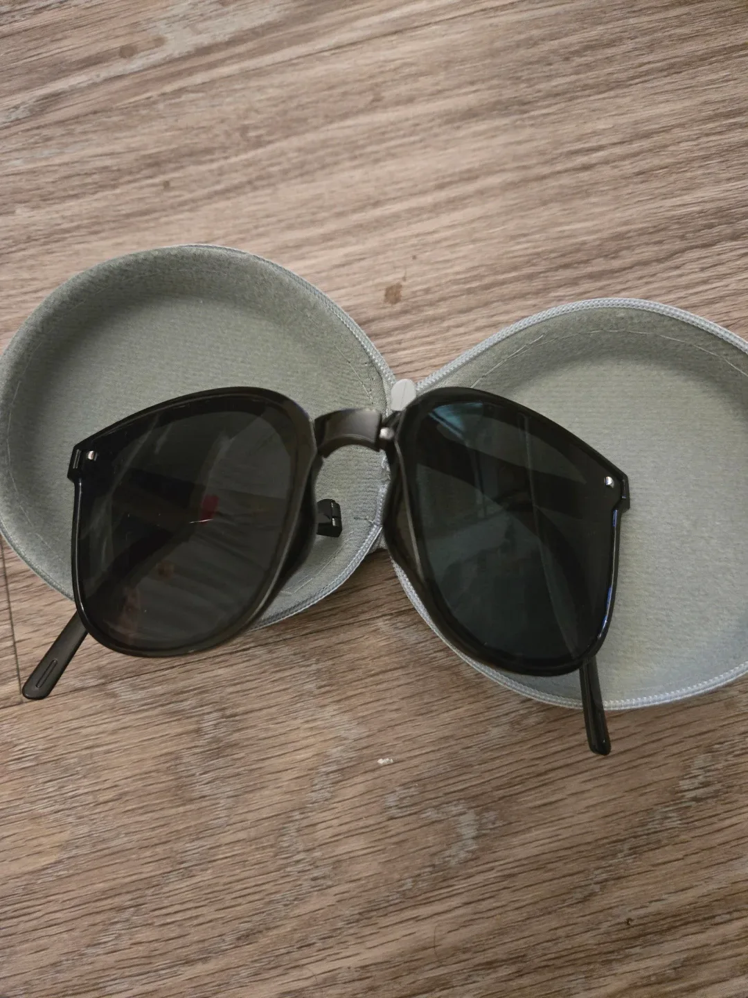 Cute foldable Black Sunglasses with Case