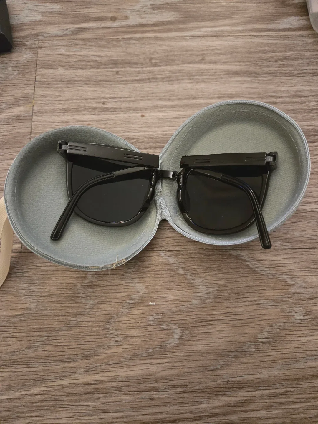 Cute foldable Black Sunglasses with Case image indicator(4)