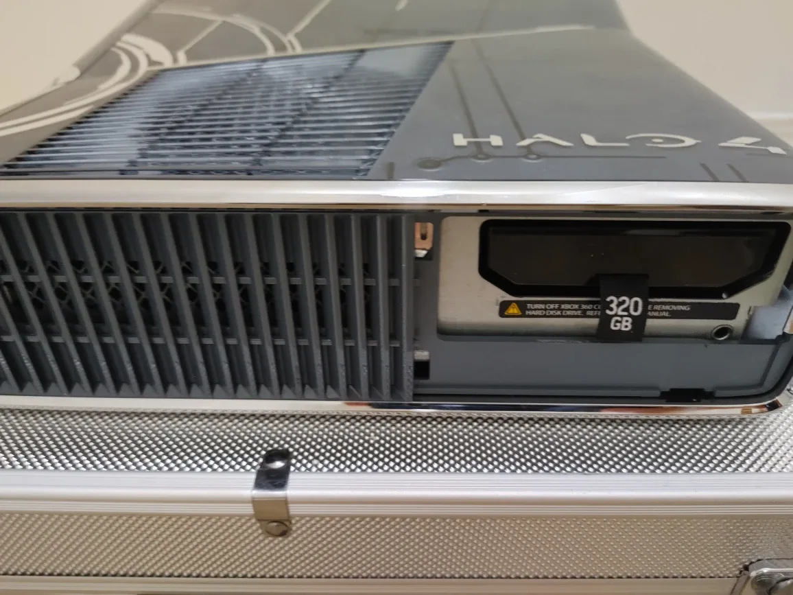 Xbox 360 Halo 4 limited edition console image indicator(7)