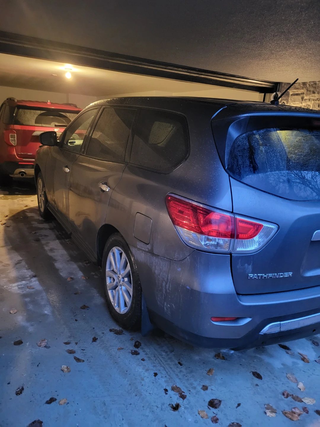 Nissan Pathfinder SUV - photo 4