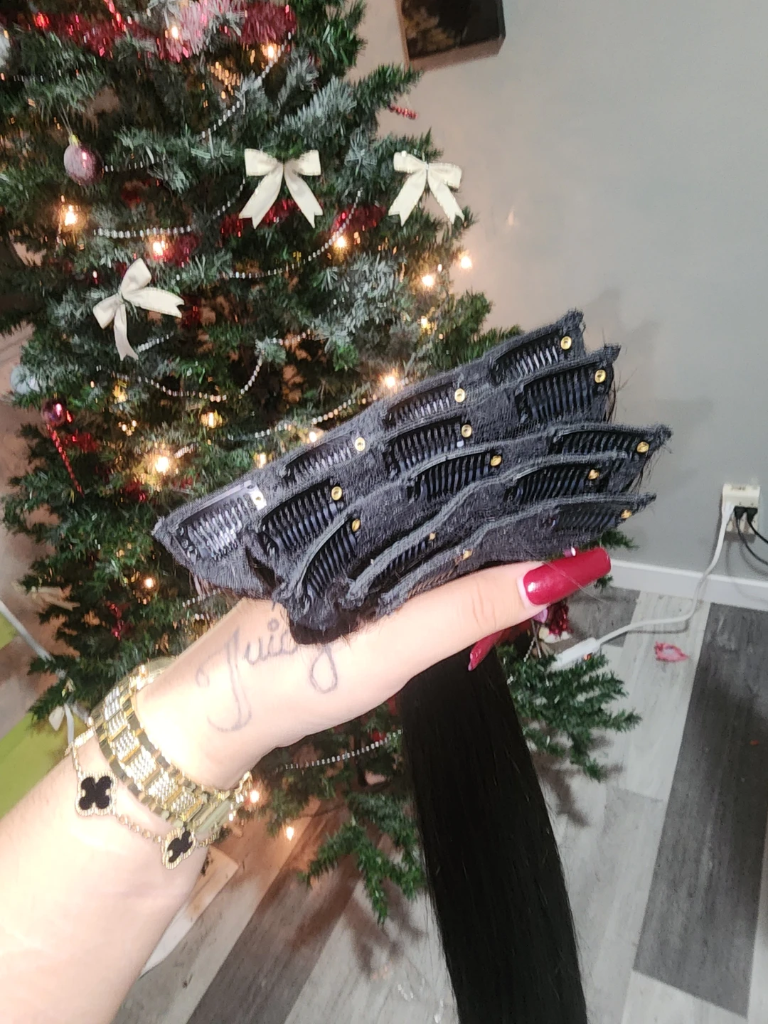 26" Black Clip-In Hair Extensions, New - photo 2