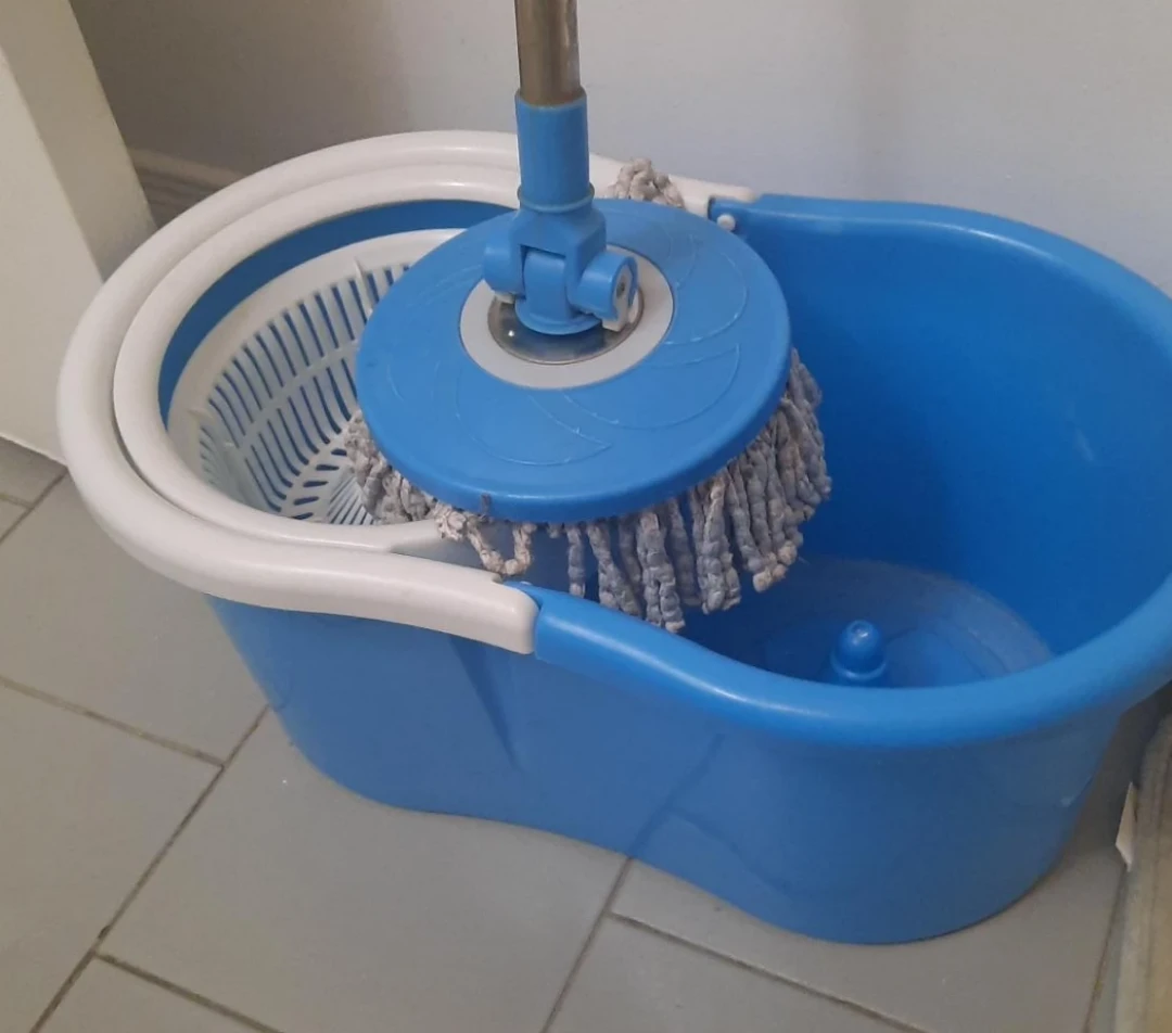 Spin Mop and Bucket Cleaning System