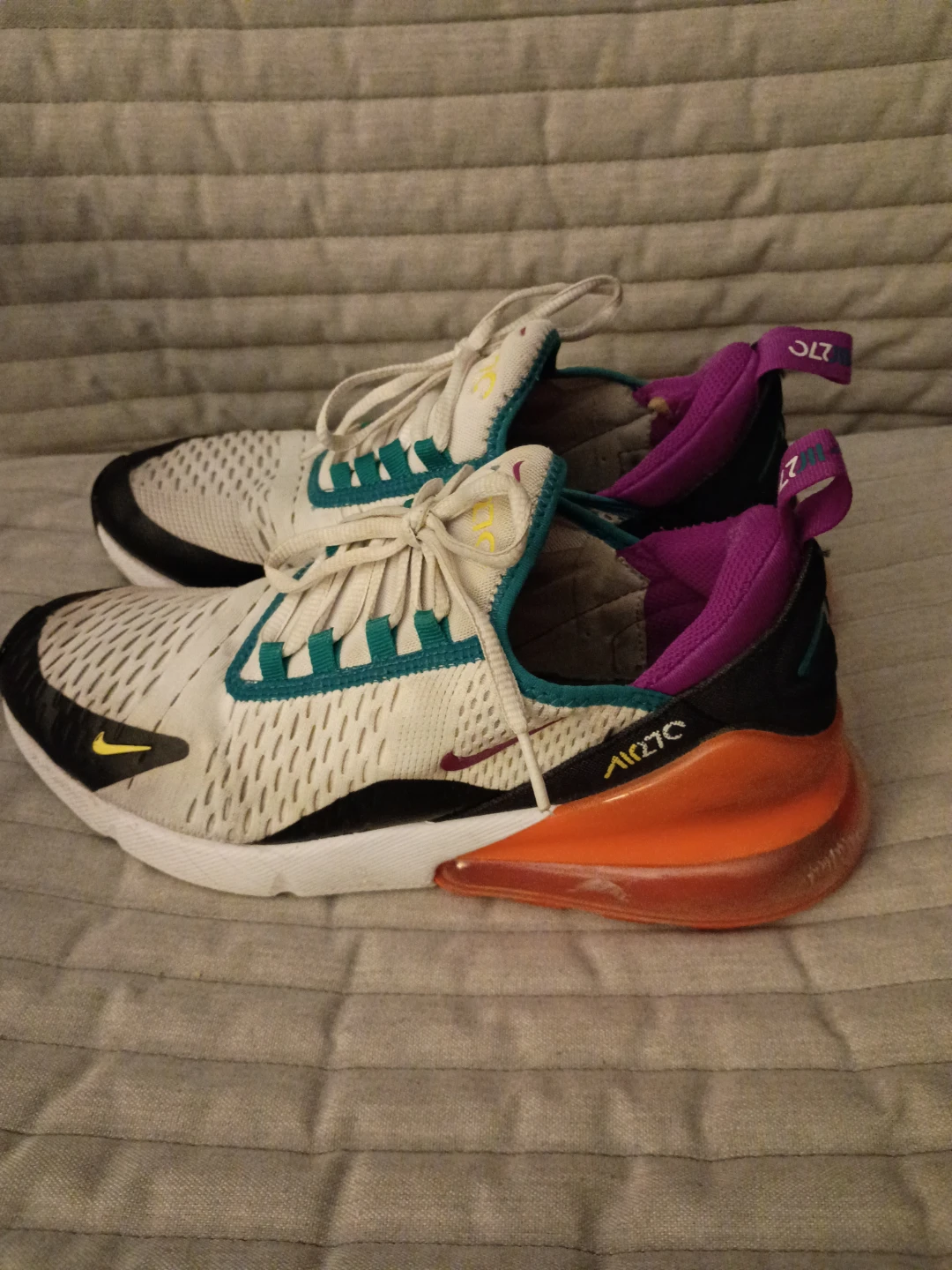 Nike Air Max 270 - Size 7Y