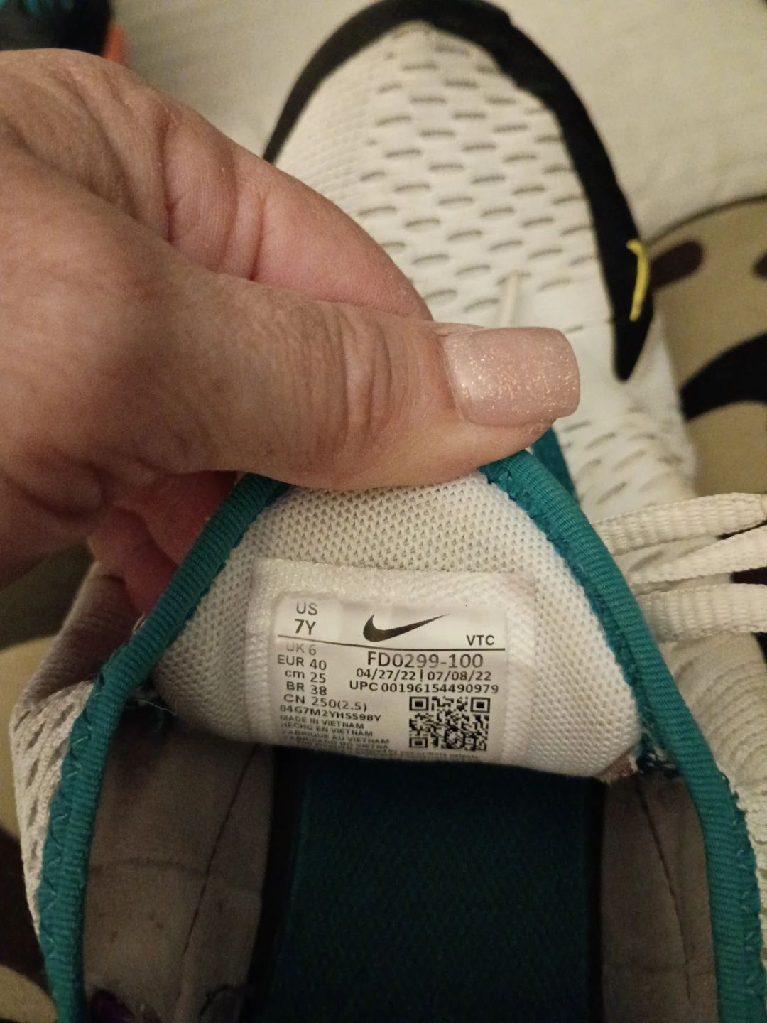 Nike Air Max 270 - Size 7Y - photo 5