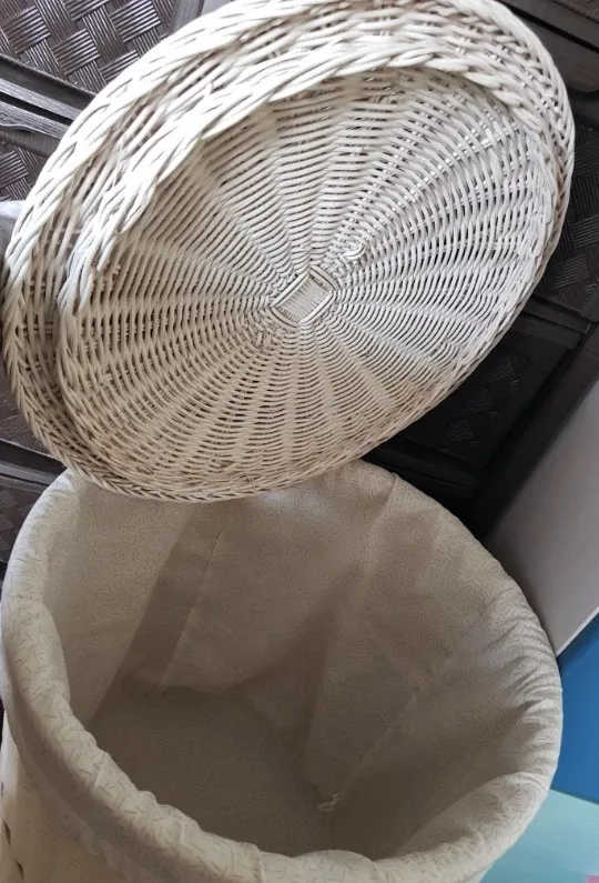 Wicker Hamper with Lid image indicator(3)