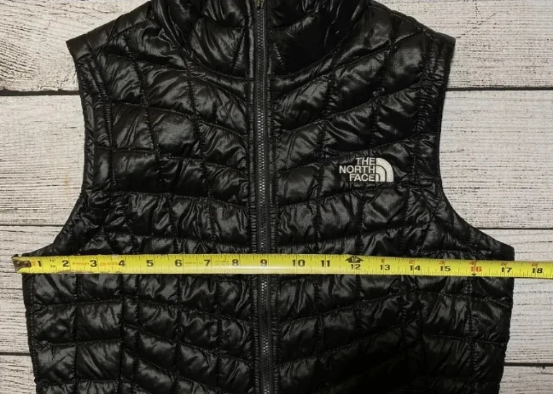 The North Face Thermoball Vest - Black #Cleanout image indicator(9)