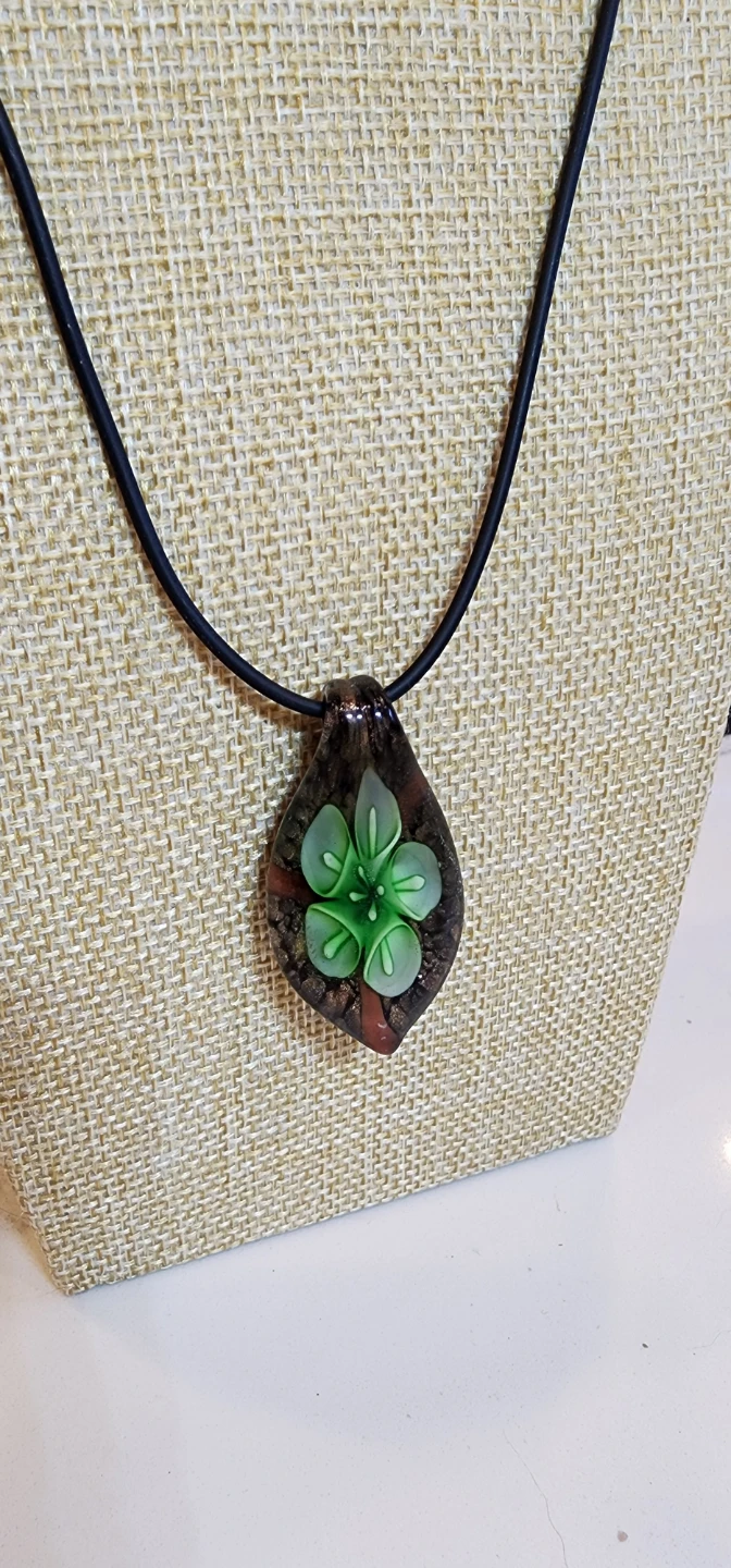 Handmade Flower Pendant Necklace - photo 2