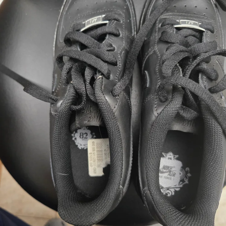 Nike Air Force 1 '07 Black Sneakers - Size 8.5 / 5Y image indicator(3)