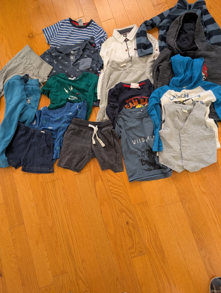 3-4 year old boy's Clothing Bundle -16 items