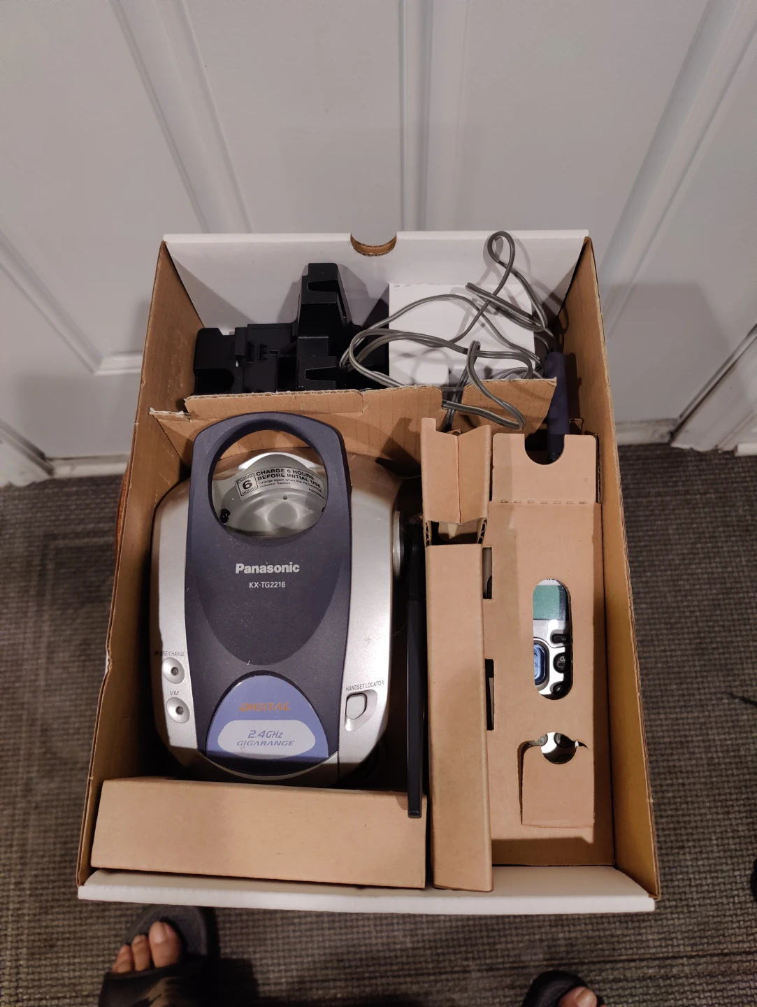 Panasonic KX-TG2216SV Cordless Phone - Silver - photo 3