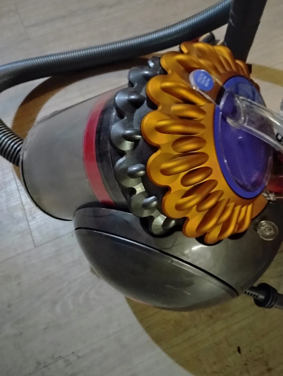 Dyson Vacuum Cleaner image indicator(2)