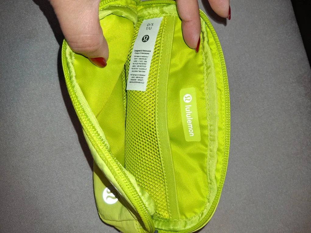 Lululemon Everywhere Belt Bag - Neon Yellow image indicator(2)