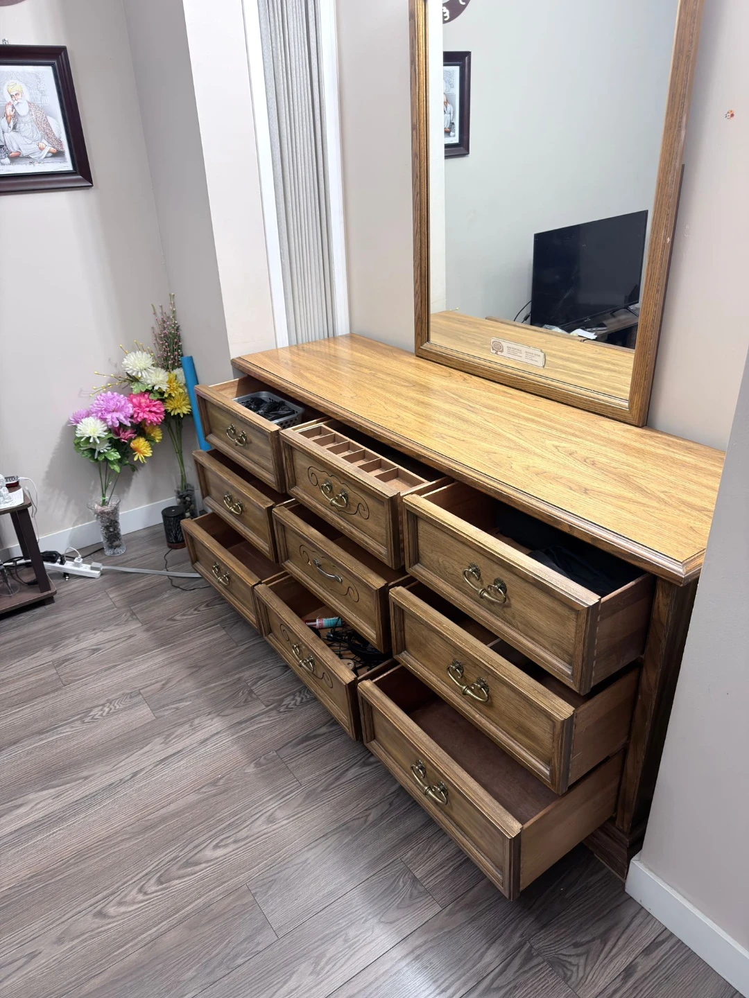Solid Wood Dresser with Mirror - 9 drawers - photo 2