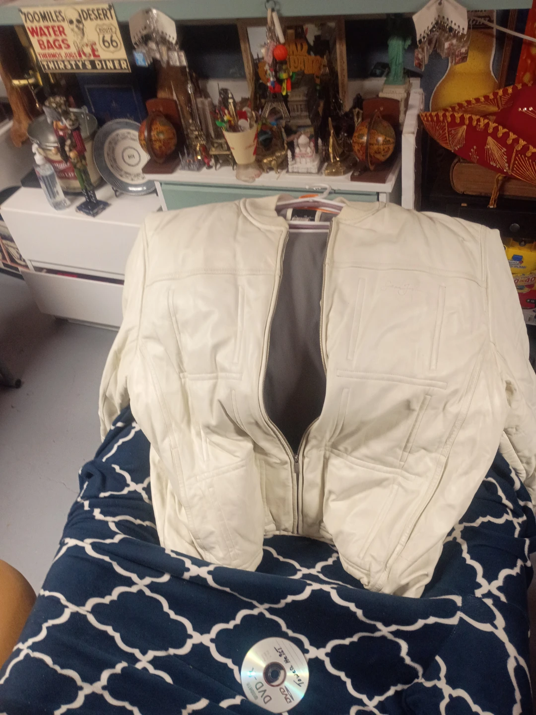 Sean John vintage off-white genuine leather bomber jacket. 