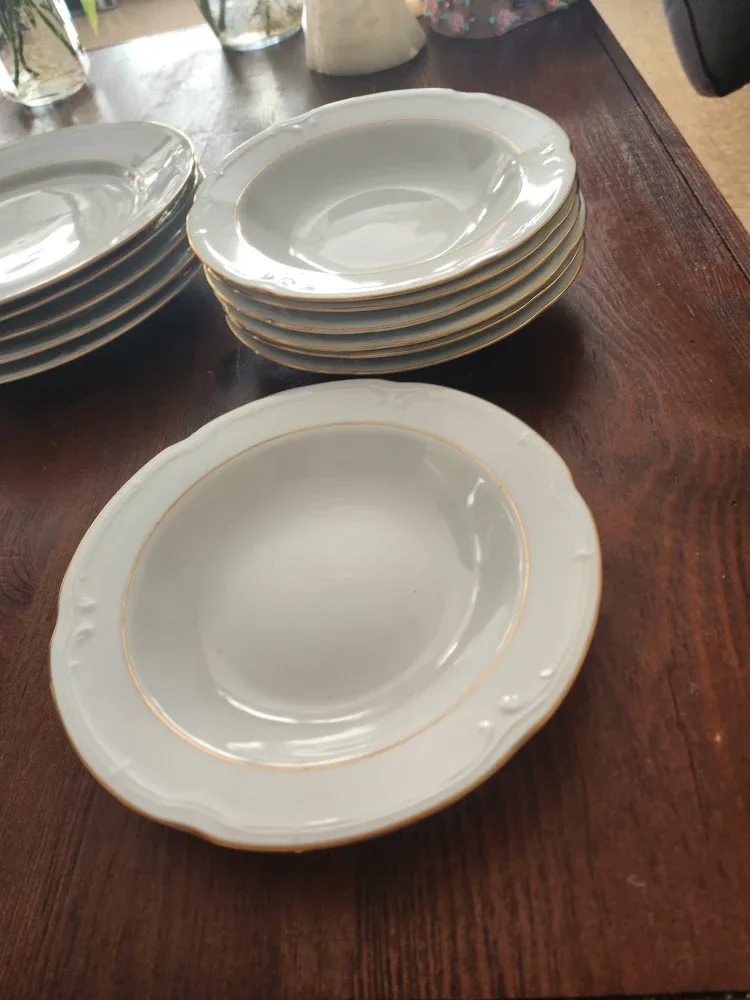 White & Gold Trimmed Plates image indicator(2)