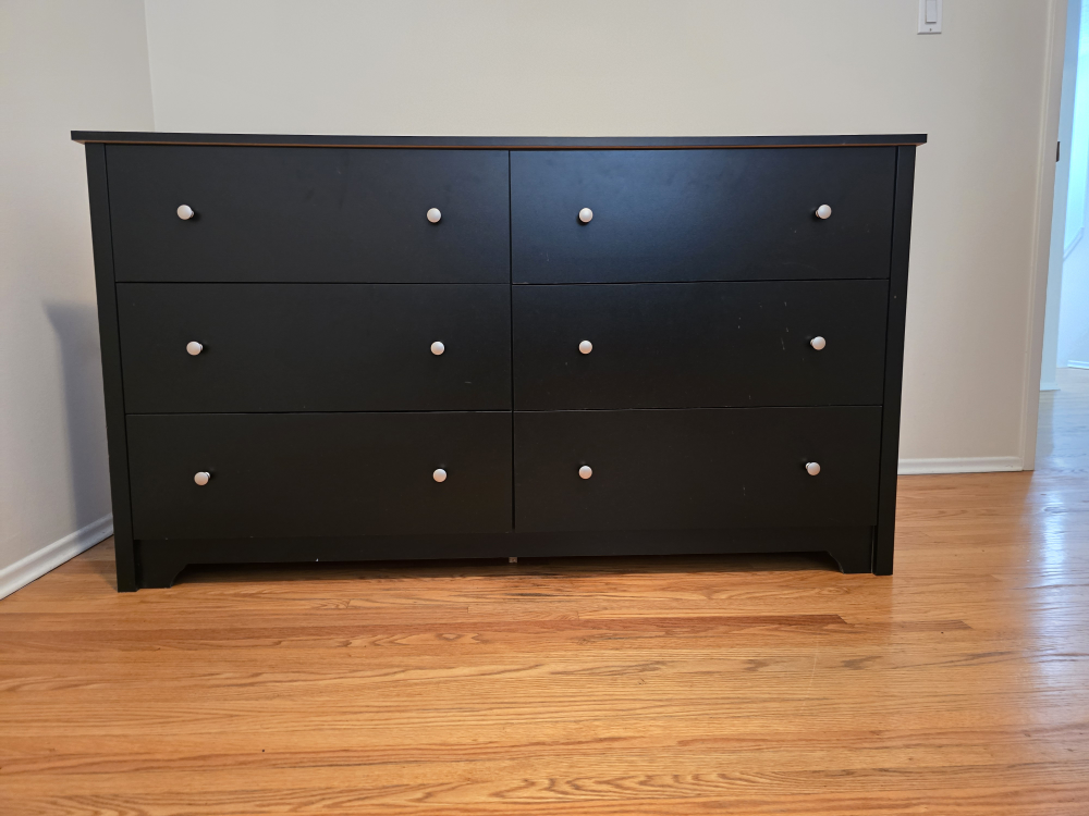 chest of drawers