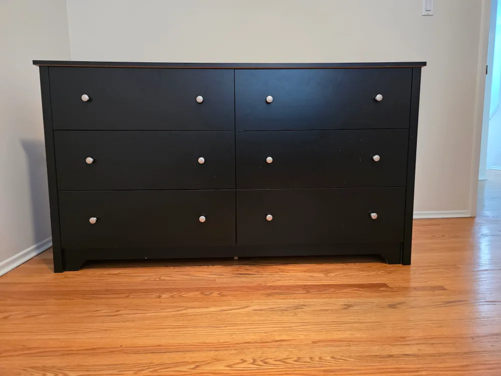 chest of drawers