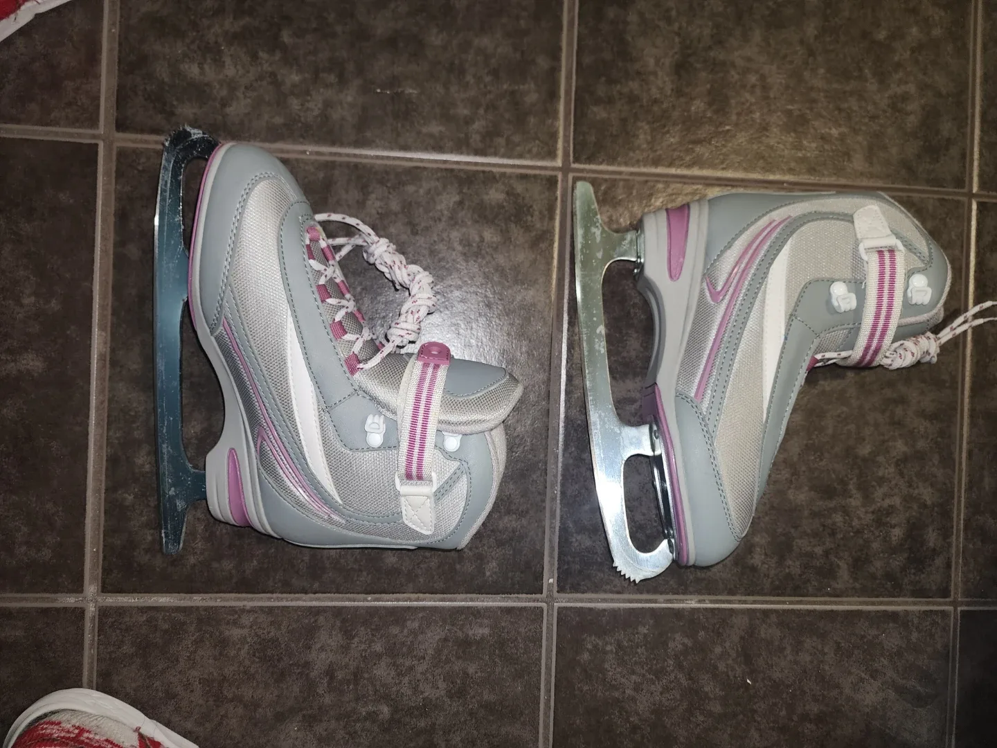 Softec Women's Ice Skates - Size 7 image indicator(2)