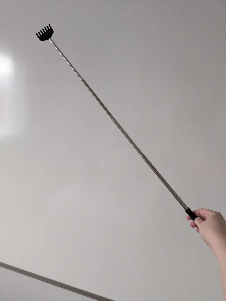 Extendable Back Scratcher with Carrying Pouch image indicator(2)