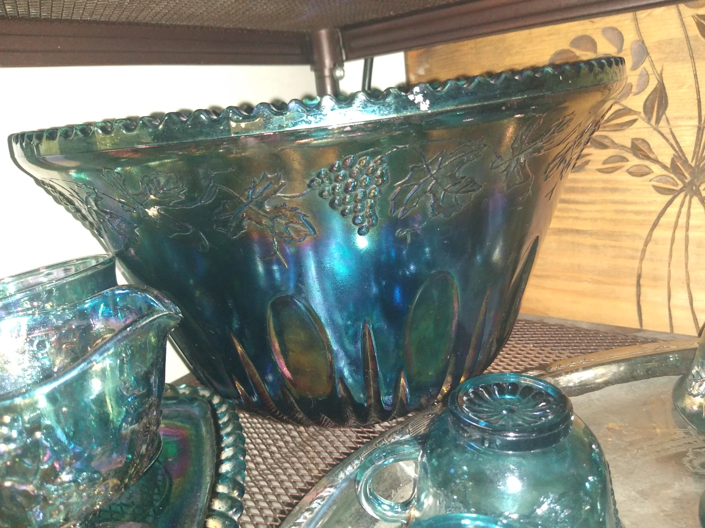 Vintage punch bowl 10 glasses and a cream and sugar with tray - photo 2