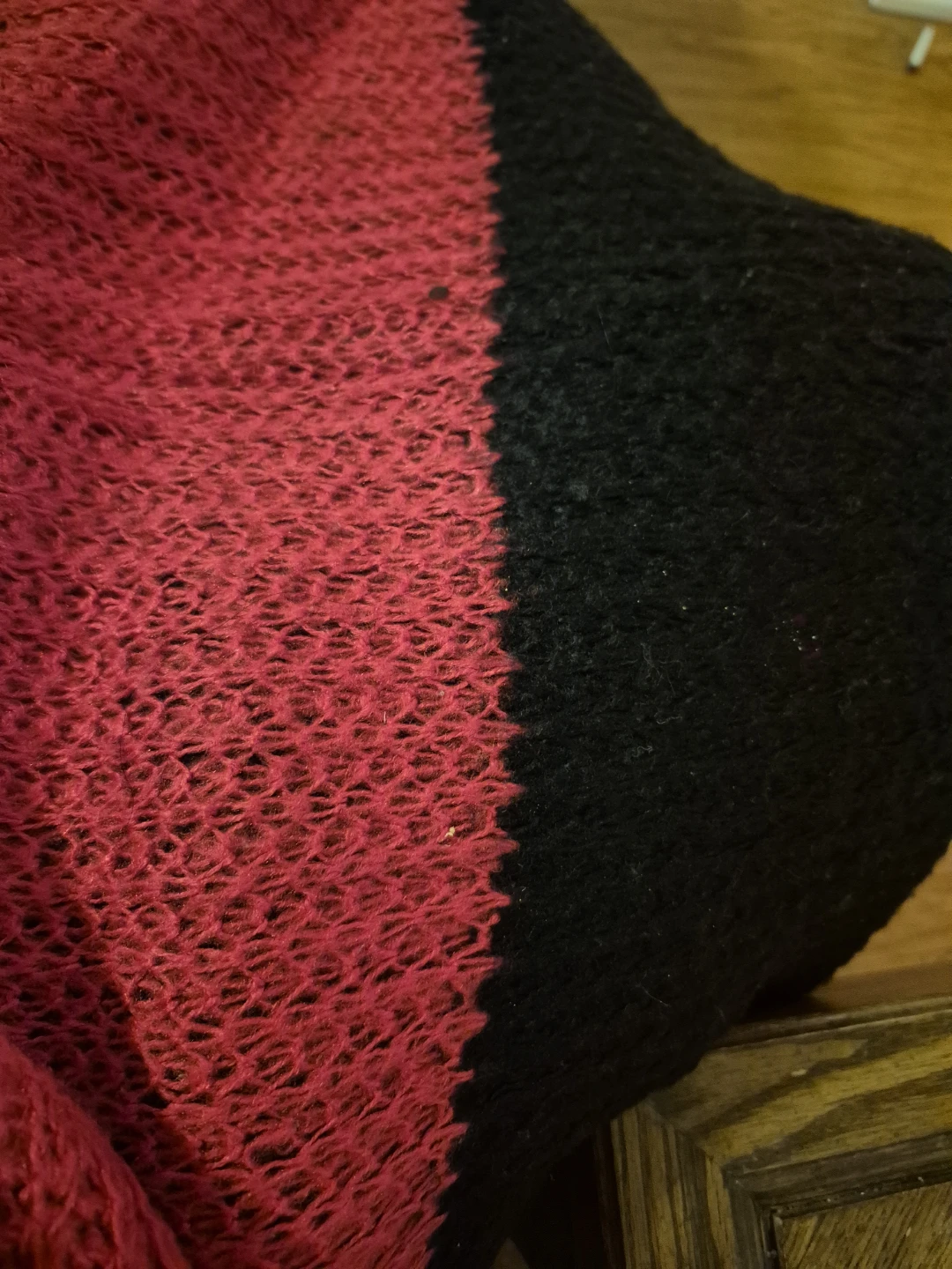 Red and Black Knit Throw scarf - photo 2