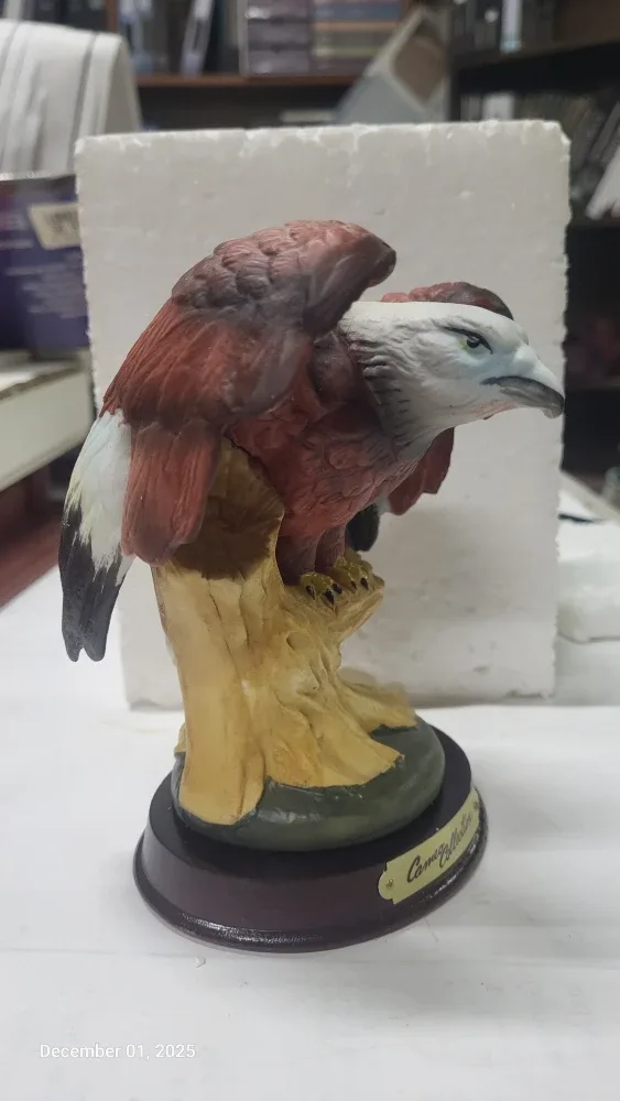 Cameo Collection Eagle Figurine image indicator(2)