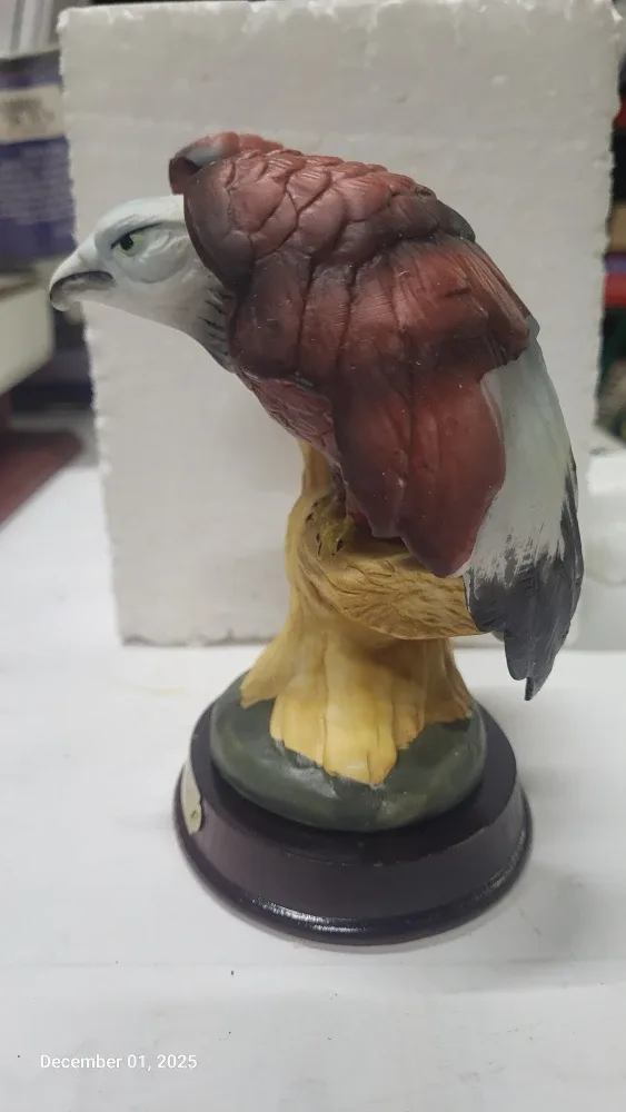 Cameo Collection Eagle Figurine image indicator(4)