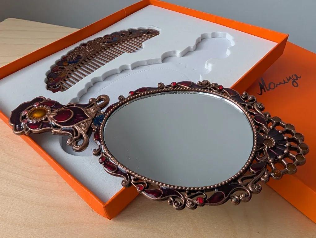 Mariya Hand Mirror & Comb Set image indicator(4)