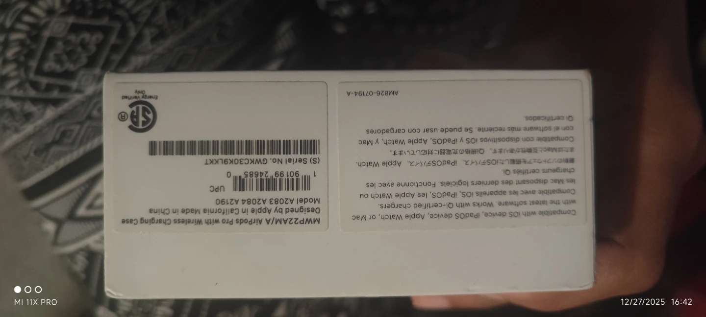 Apple AirPods Pro with Wireless Charging Case - photo 2
