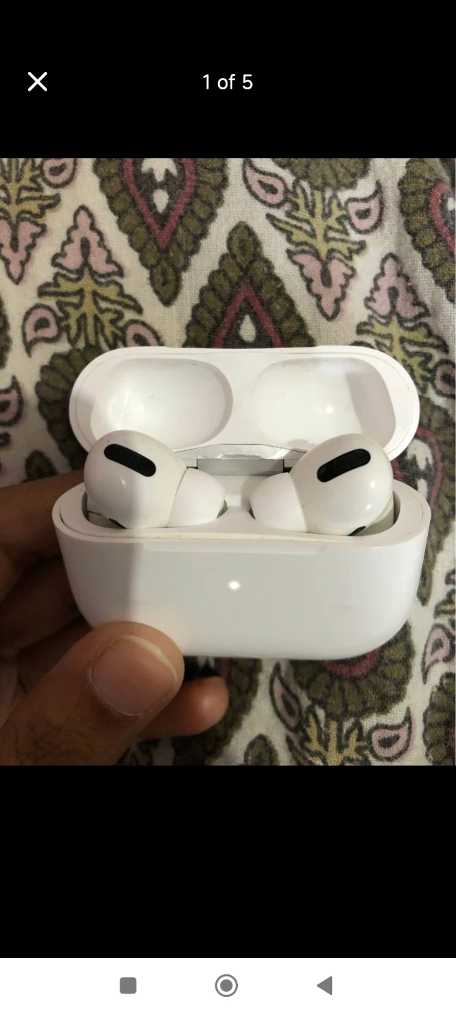 Apple AirPods Pro with Wireless Charging Case - photo 3