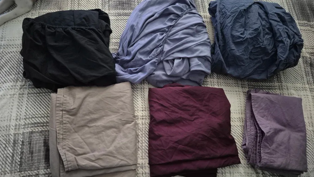 Bedding Blankets & sheets (Prices listed) image indicator(4)