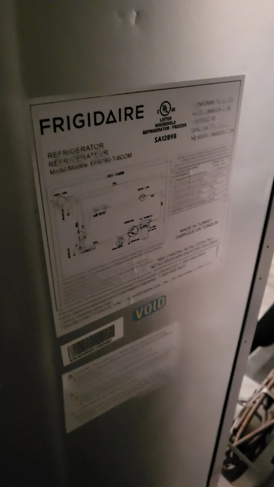Frigidaire Refrigerator/Freezer - Like New! - photo 3