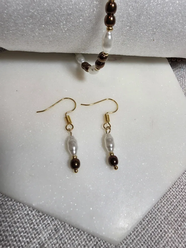 Pearl and Brown Bead Jewellery Set image indicator(9)