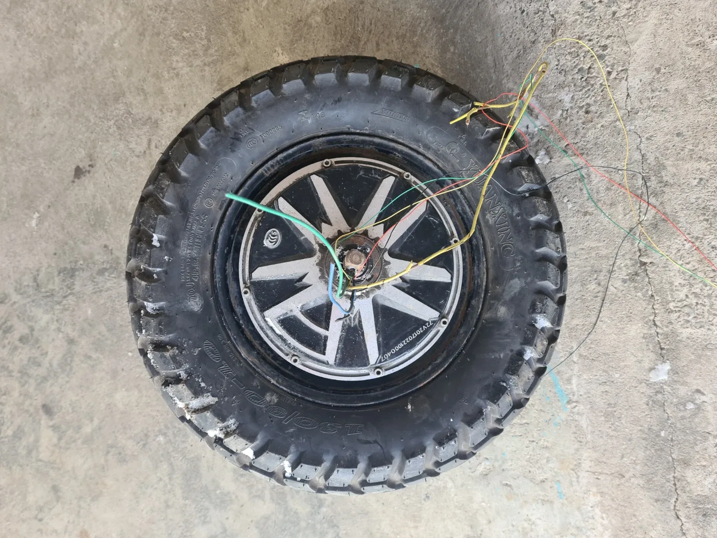 Yuanxing Tubeless Tire 130/90-10 image indicator(3)