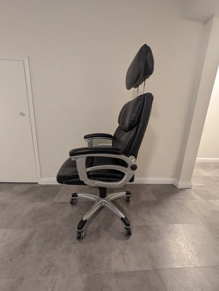 Black Leather Executive Office Chair image indicator(2)