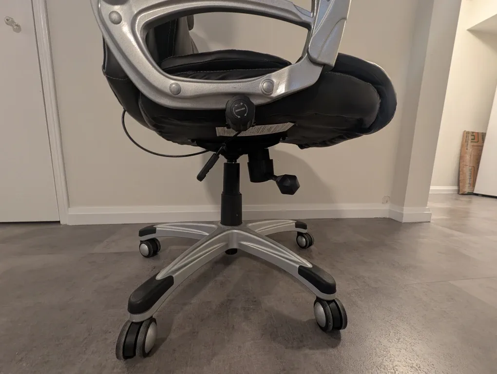 Black Leather Executive Office Chair image indicator(3)