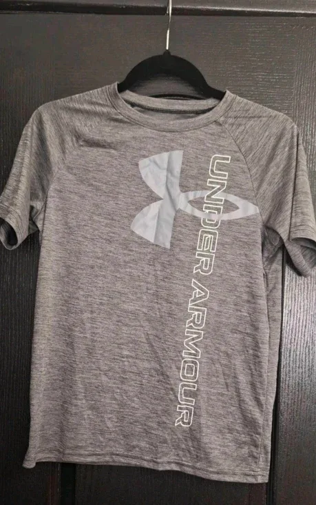 Under Armour Gray T-Shirt Youth Size Large