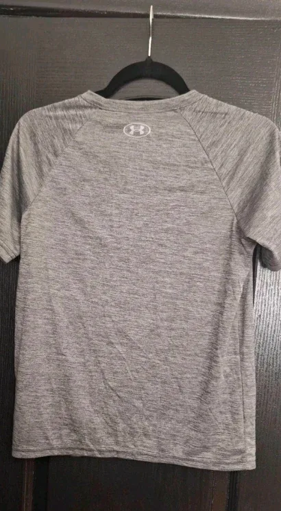 Under Armour Gray T-Shirt Youth Size Large image indicator(2)