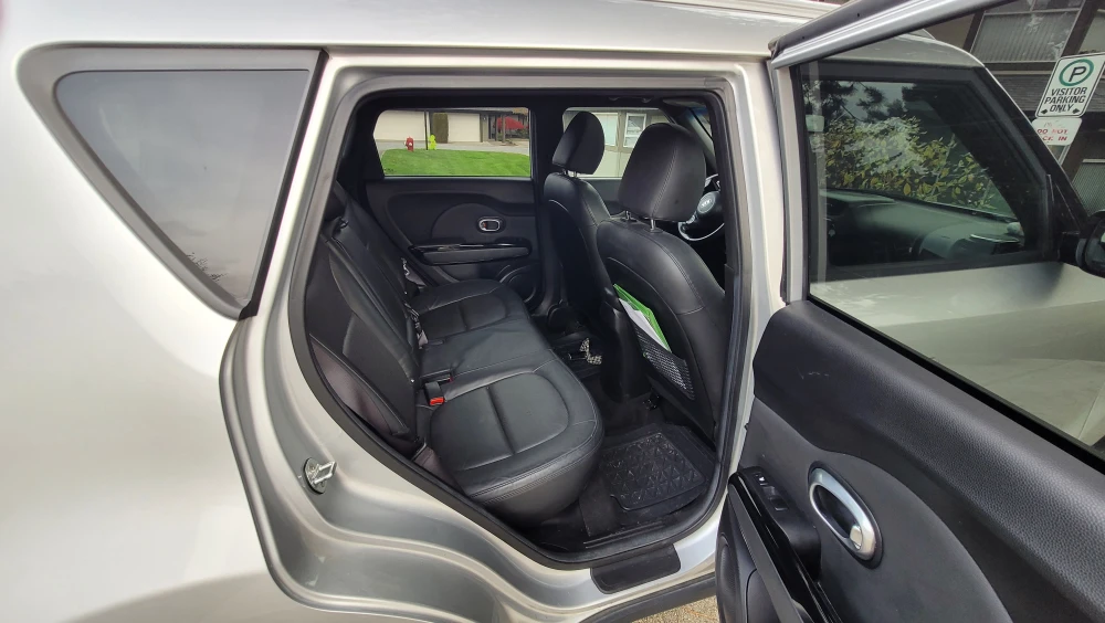 2015 Kia Soul (Top Trim) - Panoramic Sunroof, Leather, Nav! - photo 3