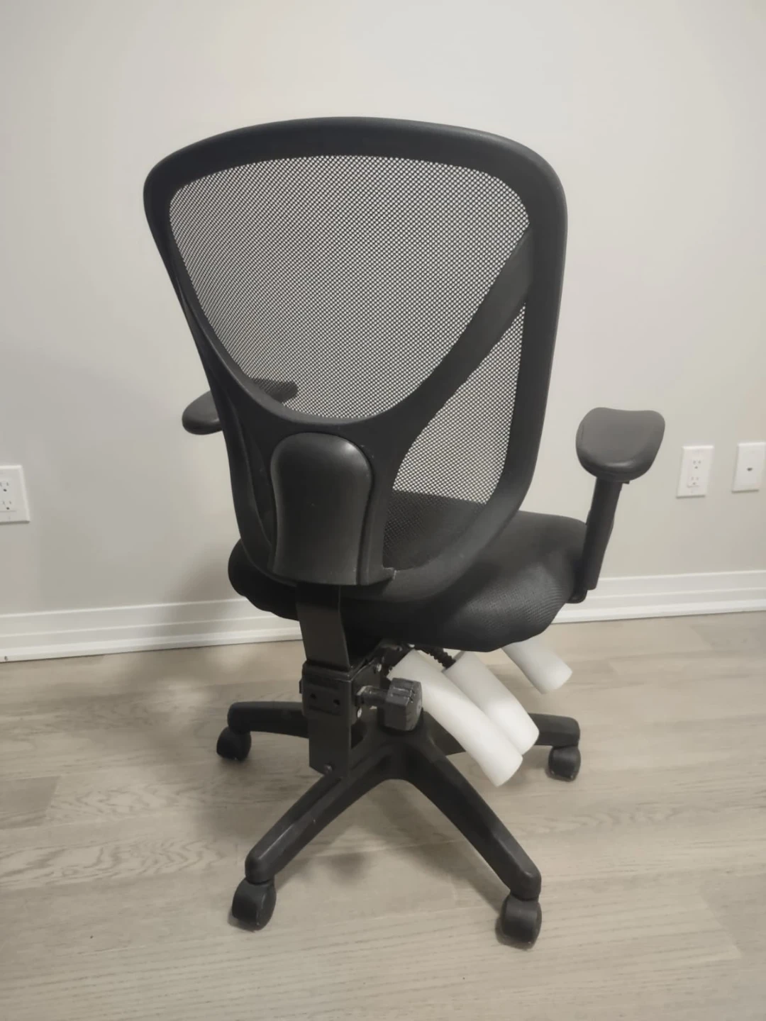 Black Mesh Office Chair - photo 3
