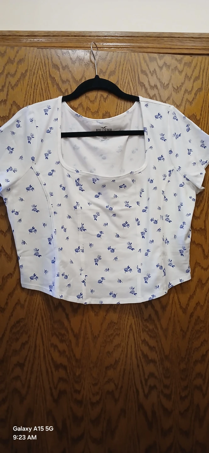 Hollister Baby Tee - XXL Floral Print