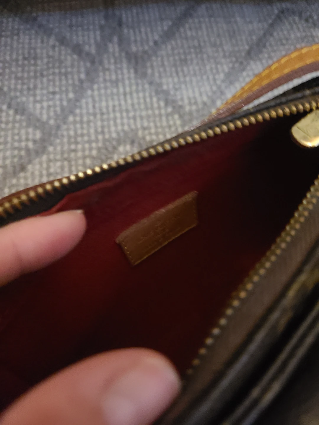 Authentic Louis Vuitton Crossbody Bag - photo 3
