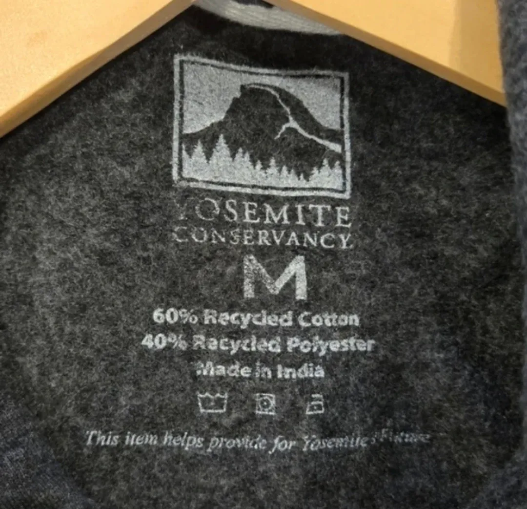 Men's Yosemite National Park Hoodie - Size M image indicator(2)