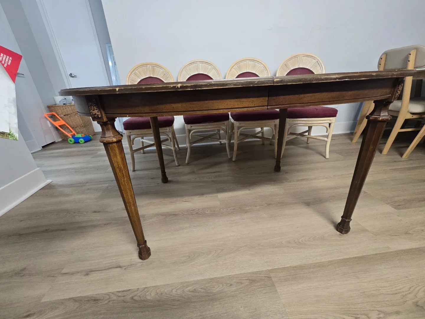 Oval Wooden Dining Table (59 x 41 inches) image indicator(6)