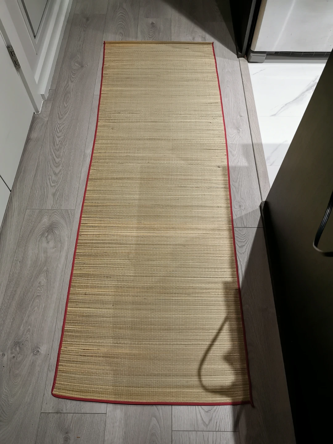 Woven Straw Mat with Red Border - photo 2