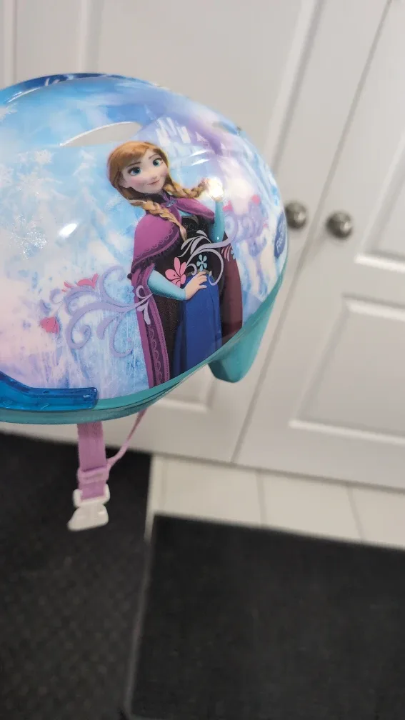 Frozen & Minnie Mouse Kids Trike and Helmet image indicator(4)