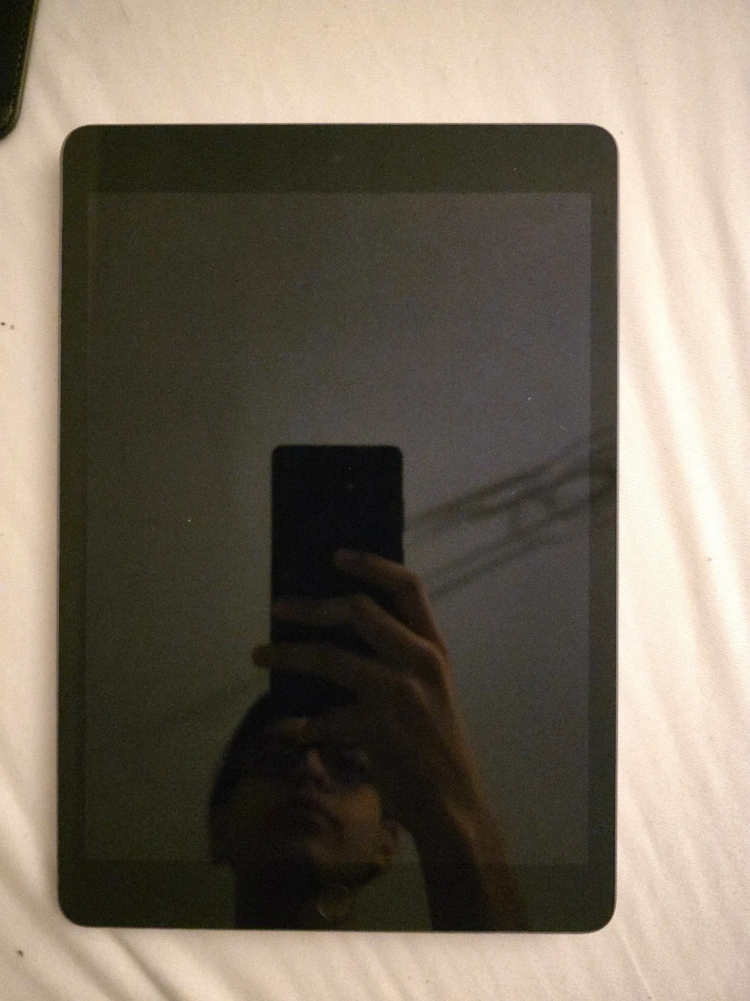 Apple iPad (9th gen, Black) image indicator(2)